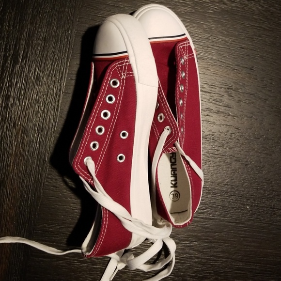 Tennis shoes in the "converse" style. - Picture 7 of 7